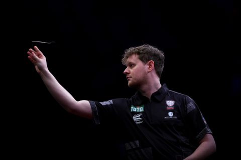 Drie van de vier Nederlanders door bij avondsessie European Darts Open
