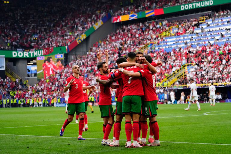 Portugal walst over Turkije heen op EK en is na twee wedstrijden al groepswinnaar