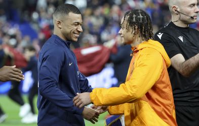 Dit zei Kylian Mbappé tegen Xavi Simons in onderonsje met Oranje-internationals