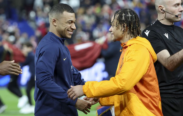 Dit zei Kylian Mbappé tegen Xavi Simons in onderonsje met Oranje-internationals