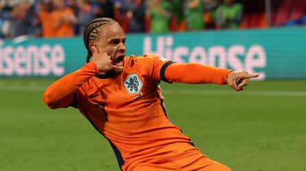 AD-fotograaf krijgt schuld van traag VAR-besluit na goal Xavi Simons: 'Kastje is nog twee keer gevallen'