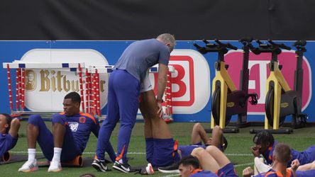 Training van Oranje, daags na wedstrijd tegen Frankrijk