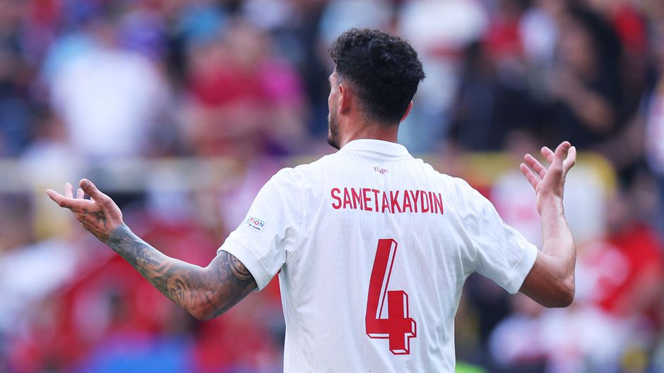 Bizarre eigen goal op EK van Turkije tegen Portugal: tikkie terug gaat helemaal fout