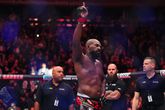 Bizar einde aan maandenlange impasse bij de UFC: jongste wereldkampioen ooit stopt er ineens mee