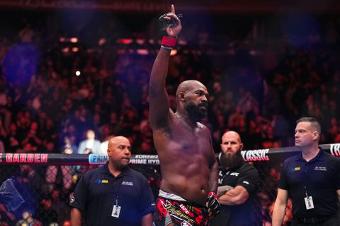 Bizar einde aan maandenlange impasse bij de UFC: jongste wereldkampioen ooit stopt er ineens mee