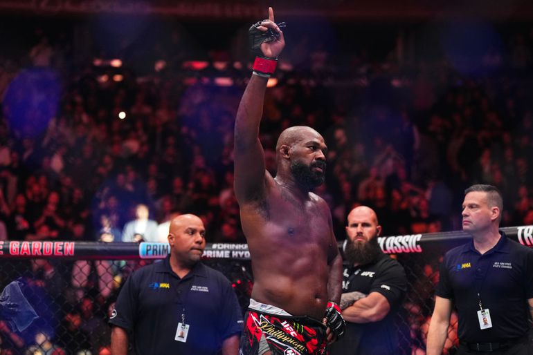 Bizar einde aan maandenlange impasse bij de UFC: jongste wereldkampioen ooit stopt er ineens mee