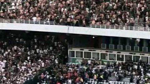 Doden en gewonden bij stadionramp: voetbalfans vallen meters naar beneden na kampioenswedstrijd