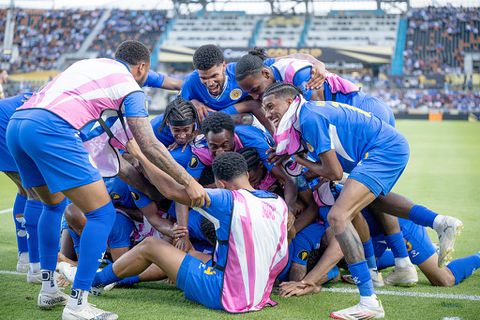 Curaçao stunt in extremis op Gold Cup, VAR zit Dick Advocaat drie keer dwars