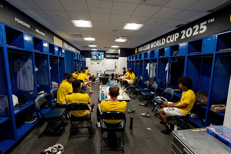 Bizarre taferelen bij Borussia Dortmund: wissels kijken duel liever in kleedkamer