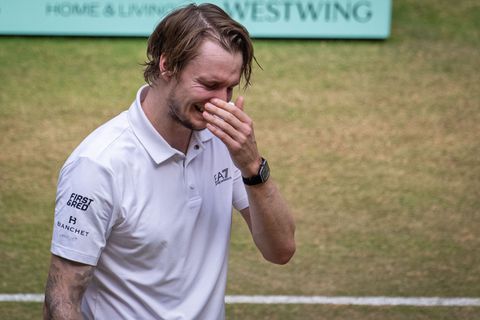 Beul van Jannik Sinner barst in tranen uit na nieuwe tennisstunt tegen angstgegner