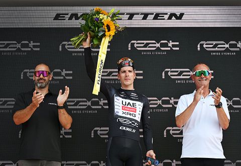 Dubbelslag voor João Almeida in Ronde van Zwitserland: Portugese topwielrenner grijpt leiding na slottijdrit