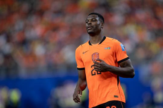 Denzel Dumfries reageert veelzeggend op vragen over toekomst
