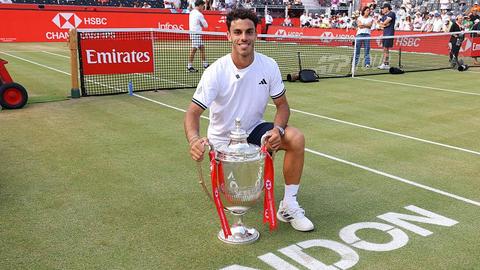 Vader van toptennisser overwint grote angst om hoogtepunt van zoon mee te maken