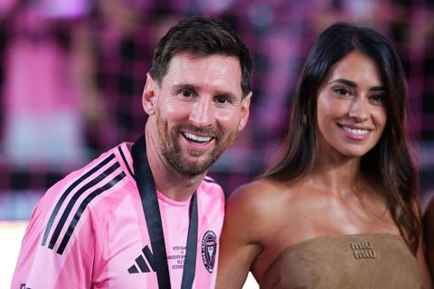 Vrouw en kinderen van Lionel Messi stelen de show tijdens historische WK-avond van Argentijnse superster