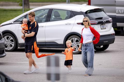 Mikky Kiemeney (vrouw Frenkie de Jong) zet Oranje-international in het zonnetje tijdens WK voetbal