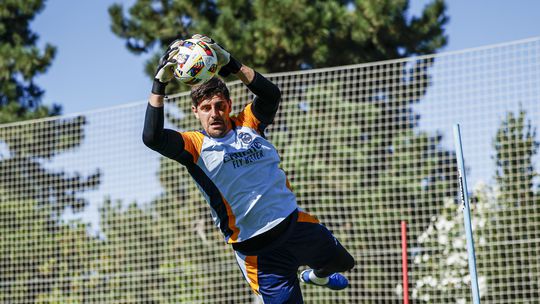 Lachende Thibaut Courtois bekogelt publiek bij festival Tomorrowland