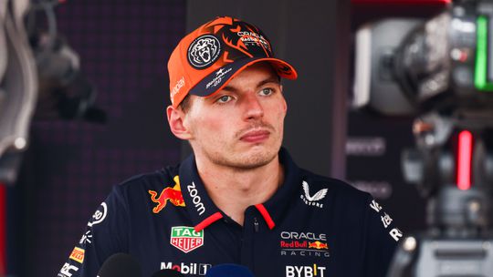 Oud-wereldkampioen denkt dat Max Verstappen fouten maakt door wat hij 's nachts doet: 'Onprofessioneel'