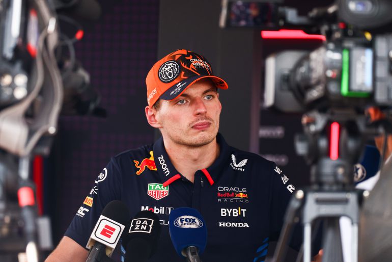 Oud-wereldkampioen denkt dat Max Verstappen fouten maakt door wat hij 's nachts doet: 'Onprofessioneel'