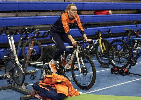 Zwangere Irene Schouten rijdt even 'Tour de France-etappe' als voorbereiding op Olympische Spelen