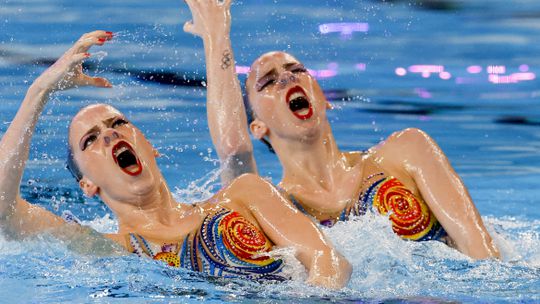 Zwemmende tweelingzussen hebben extra doel bij Olympische Spelen: 'Al acht keer in Parijs geweest, maar...'