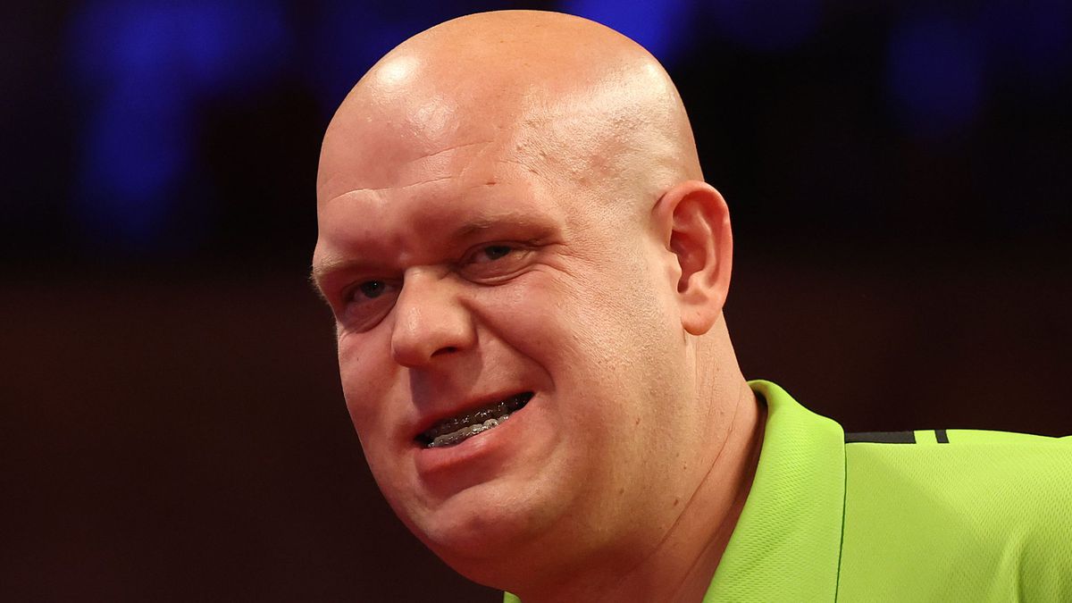 Waarom Michael van Gerwen zijn kaken liet breken: 'Kan nog geen plakje ham doorbijten'