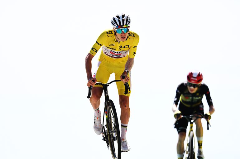 Jonas Vingegaard lost belofte in en legt Tadej Pogacar op de pijnbank in prachtig steekspel Tour de France