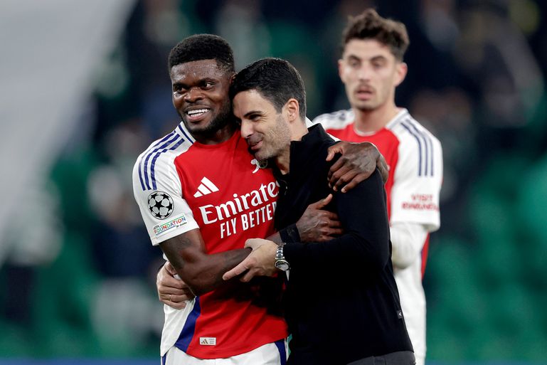 Gigantische ophef rondom Arsenal: topcoach verdedigt omstreden keuzes in bizarre verkrachtingszaak