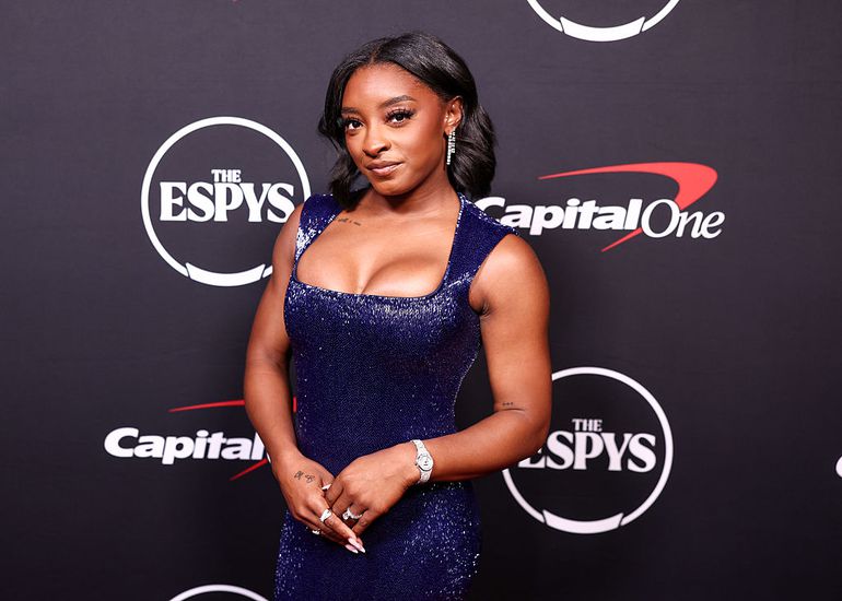Turnfenomeen Simone Biles na ingrijpende operatie gewilder dan ooit: opmerkelijke reactie valt niet bij iedereen goed