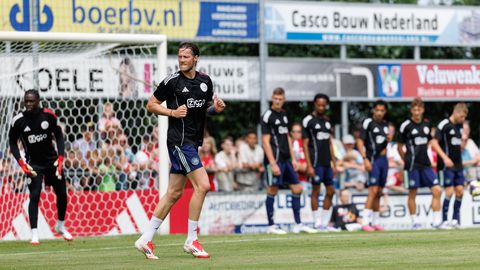 Twee opvallende gezichten in selectie Ajax voor nieuwe oefenduels: talenten van 'samenwerkingsclub'
