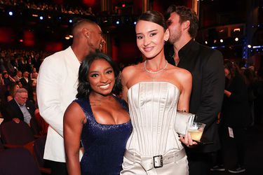Turnfenomeen Simone Biles baart opzien na ingrijpende operatie: 'Haar zwaartepunt ligt nu ergens anders...'