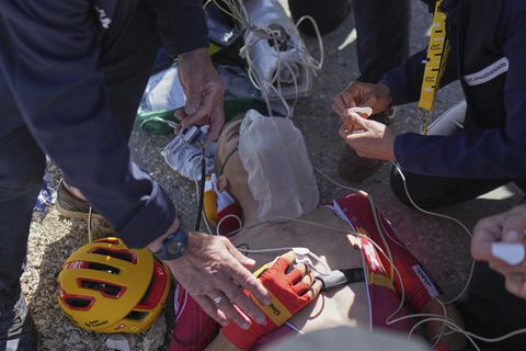 Team komt met update over Noorse wielersensatie in de Tour de France, die per ambulance werd afgevoerd