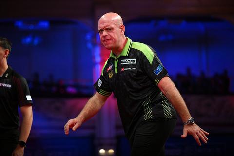Michael van Gerwen krijgt waarschuwing: topdarter laat razendsnel van zich horen