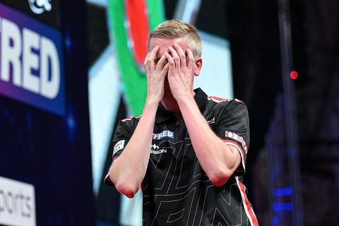 Wessel Nijman baalt als een stekker na verloren thriller tegen Gian van Veen op World Matchplay: 'Wat een lul'