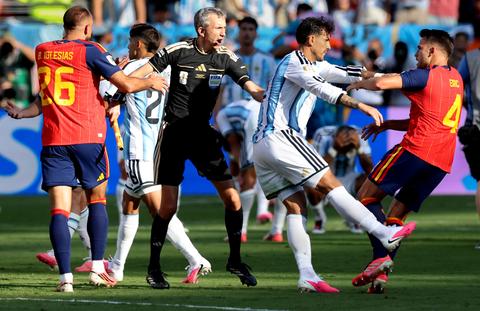 Argentijn Leandro Paredes (32) laat van zich horen na wangedrag in finale WK voetbal