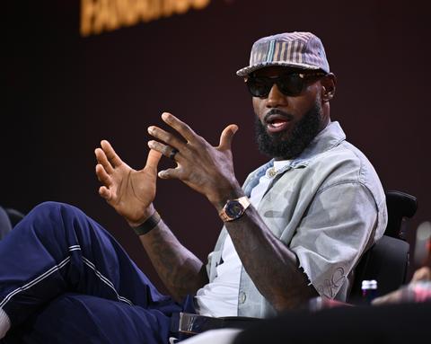 Fans van NBA-icoon LeBron James (41) helemaal wild na 'fout van social media-afdeling' van oude team