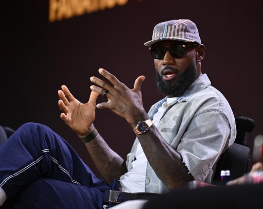 Fans van NBA-icoon LeBron James (41) helemaal wild na 'fout van social media-afdeling' van oude team