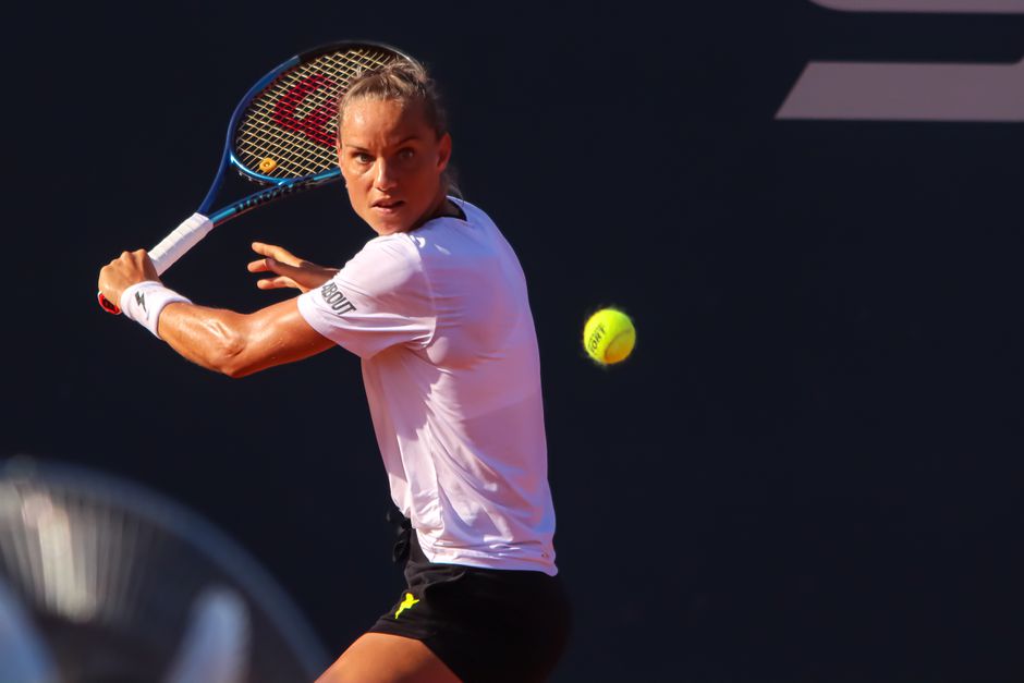 Arantxa Rus ten onder tegen thuisspeelster in kwartfinales Cleveland