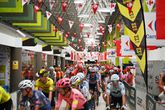 De Vuelta-renners in de supermarkt / Getty Images