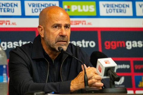 Peter Bosz reageert woest na vraag over Alassane Pléa: 'Lachwekkend, dat meen ik echt'