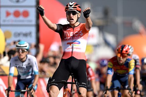 Ploeg van Thymen Arensman neemt opmerkelijk besluit voor Vuelta: renner plots uit koers gehaald