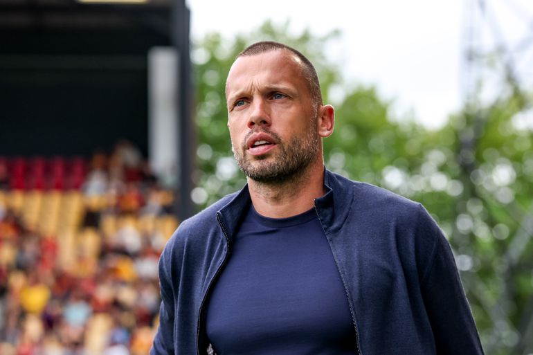 John Heitinga ziet blessuregolf toenemen bij Ajax: 'Het is een puzzel'