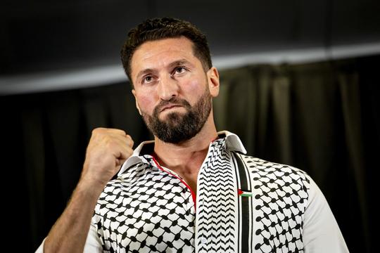 Jamal Ben Saddik krijgt applaus na statement tijdens Glory: 'Dat is gewoon afschuwelijk'
