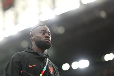 Oud-topvoetballer snapt veelbesproken transfer Lutsharel Geertruida volledig: 'Hij is gewoon Feyenoorder'