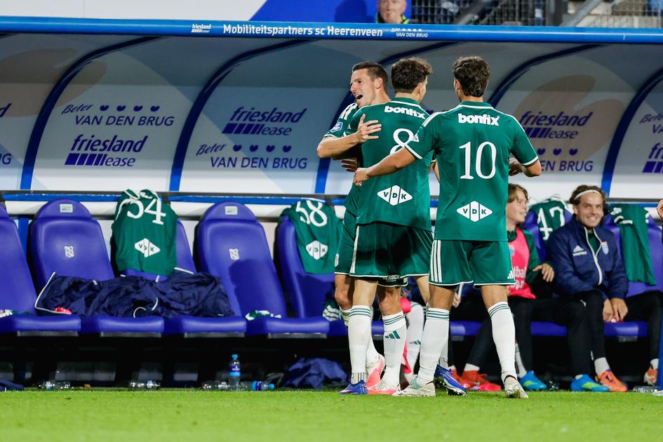 LIVE Eredivisie | PEC Zwolle op comfortabele voorsprong in Heerenveen, AZ nog altijd foutloos