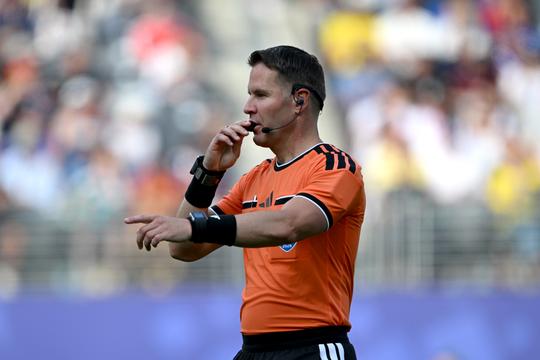 Scheidsrechter Danny Makkelie blikt terug op WK en 'onwerkelijk' verlies: 'Dan besef je hoe relatief voetbal is'