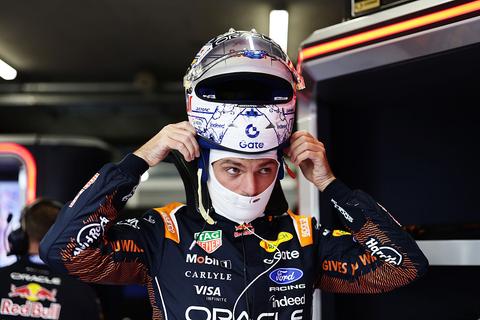 Max Verstappen kan weinig uitrichten voor eigen publiek tijdens sprintrace in oranje gekleurd Zandvoort