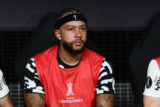 Veelbesproken Memphis Depay breekt interview rondom transfersoap op bizarre manier af