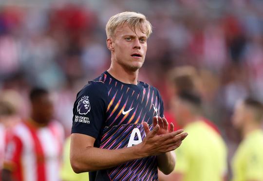 Debuut Oranje-international Jan Paul van Hecke bij Tottenham loopt uit op drama