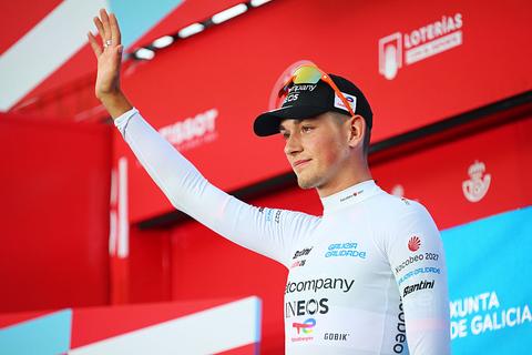 Broer (22) van overleden Finlay Tarling openhartig na misgelopen Vuelta-zege: 'Ik moest mijn gedachten verzetten'