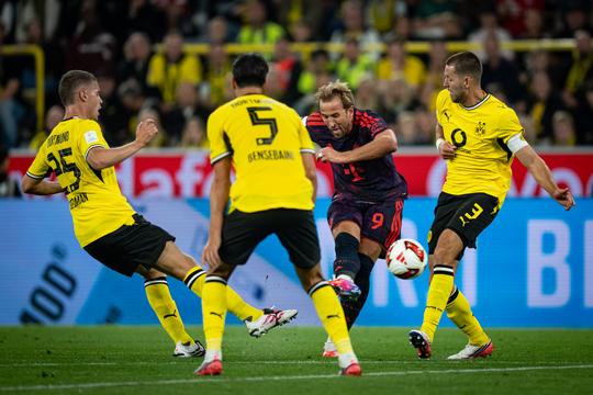 Joey Veerman kent ongelukkig debuut voor Dortmund in verloren Supercup-finale tegen Bayern München